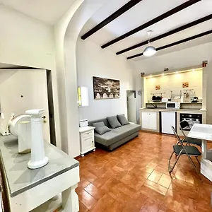 https://dani-house.it-romehotels.com